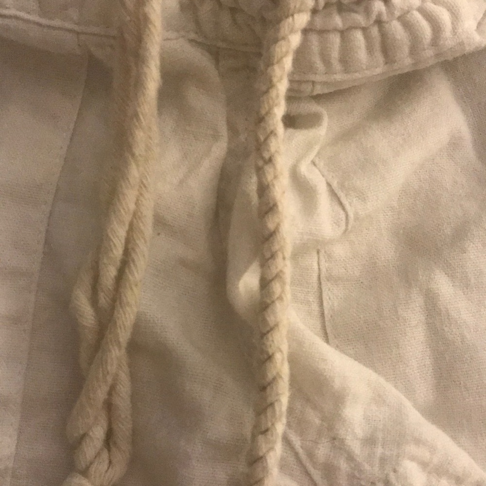White Roxy Linens - Picture 3 of 3